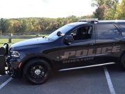 Mujer es acusada de robar el Walmart de Shelton y de agreder a un trabajador