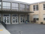 En Waterbury una escuela secundaria activó un cierre por presunta amenaza con arma de fuego