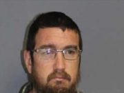 Un profesor de la Escuela Secundaria Tolland es acusado de agredir sexualmente a ex alumno