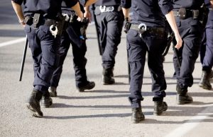 Líderes comunitarios de Waterbury dicen que la policía está haciendo un uso excesivo de la fuerza