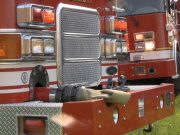 Cuatro residentes y dos bomberos resultaron heridos en incendio en Hartford