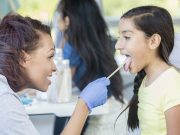 Cuidando a su hijo en el regreso a clases: La importancia del chequeo físico escolar anual