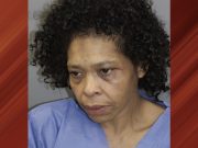 Mujer de West Hartford roba automóvil, choca con vehículos policiales y es arrestada después de una peligrosa persecución en Manchester