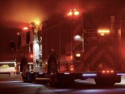 Padre rescata a su hija de las llamas en un incendio en Branford