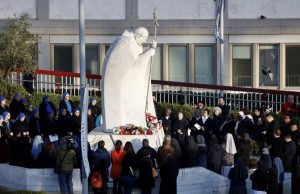 Papa Francisco enfrenta crisis respiratoria y requiere transfusiones