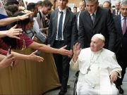 El Papa Francisco presenta una leve mejoría y continúa con sus actividades