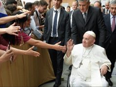 El Papa Francisco presenta una leve mejoría y continúa con sus actividades