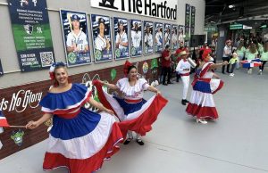 Fiesta dominicana llega a Dunkin’ Park con Los Chivos de Hartford