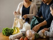 Familias de Connecticut recibirán $120 por niño para comprar alimentos este verano