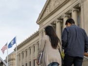 Corte Suprema reafirma ciudadanía por nacimiento y frena orden de Trump