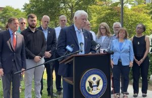 Congresistas de Connecticut exigen la liberación de empresario de West Hartford detenido por ICE