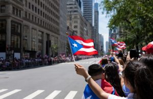 Desfile Nacional Puertorriqueño llena la Quinta Avenida con orgullo boricua y eco en Connecticut