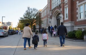 Connecticut inicia revisión del financiamiento escolar con impacto para distritos urbanos y estudiantes latinos