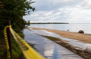 Cierran playas y lagos en Connecticut por presencia de bacterias en el agua