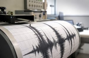 Fuerte terremoto frente a Chiapas activa monitoreo de tsunami en México y Guatemala