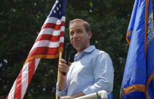 Luke Bronin derrota a John Larson en la primaria del 1.er Distrito de Connecticut