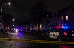 Dos hombres mueren tras tiroteo en New Haven; una adolescente resulta herida dentro de una vivienda