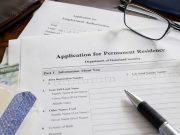 Cambian las reglas: algunos beneficios públicos podrían afectar tu solicitud de residencia