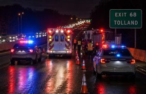 Dos personas mueren en choque contra un camión en la I-84 en Tolland