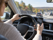 Connecticut endurece desde octubre las reglas sobre celulares y distracciones al volante