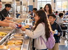 Desayuno gratis para todos los estudiantes de escuelas públicas ya está disponible en Connecticut