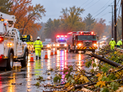 Nor’easter deja decenas de miles sin luz, carreteras cerradas e inundaciones costeras en Connecticut