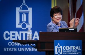 Presidenta de Central Connecticut State University renuncia en medio de investigación por denuncias de acoso laboral
