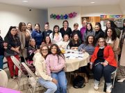 Latinas de Connecticut se movilizan para impulsar el voto latino con postales en español