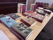 Consulado del Perú dona obras de Mario Vargas Llosa a la Biblioteca Pública de Hartford