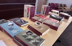 Consulado del Perú dona obras de Mario Vargas Llosa a la Biblioteca Pública de Hartford