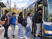 Jóvenes de Connecticut ya pagan 50% menos en CTtransit